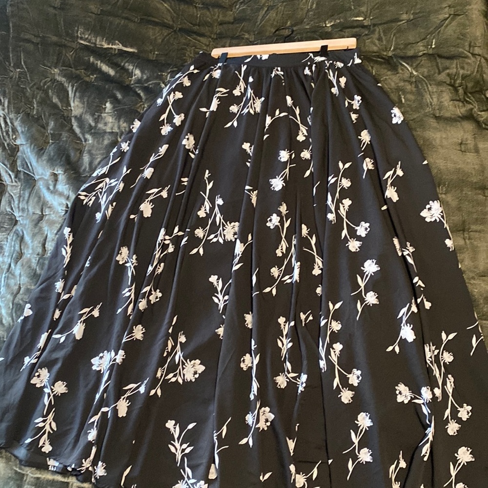 Flowy Black Floral Skirt from Versona